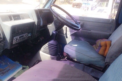 ISUZU NPR 100 HP 4BC2 รถบรรทุกหกล้อ กระบะคอกเหล็กความยาว 4.30 เมตรสภาพดีพร้อมบรรทุกหนักได้เลยครับ เครื่องยนต์แรงดีไม่มีเยิ้มครับ หัวเก๋งสวยไม่มีผุภายในเก๋งคอนโซลสวยครบ พวงมาลัยเพาเวอร์ ช่วงล่างแน่นดีคัชซีสวยไม่แตกไม่บวมเลยครับ ยาง 7.50 ขอบ 16 สภาพดีประมาณ