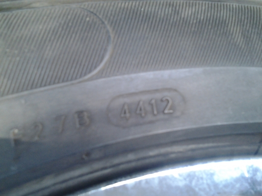 ยาง 265/50/20 ปี 13 ดอกแน่นๆ ยาง 265/50/20 ปี 13 ดอกแน่นๆ