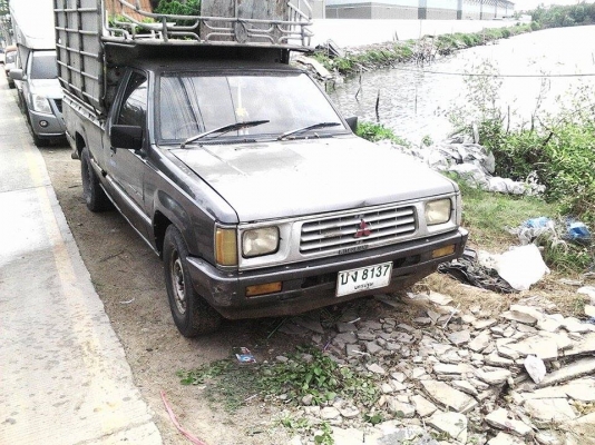 ขาบ L200 พวงมาลัยพาวเวอร ์ทะเบียนจาด2ปีเล่มชุดโอนครบ