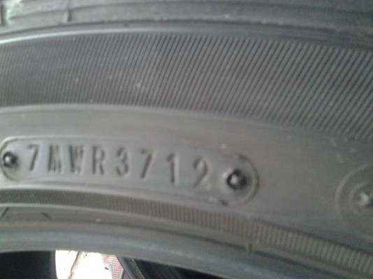 ยาง Dunlop  215/45/17 ปี 12