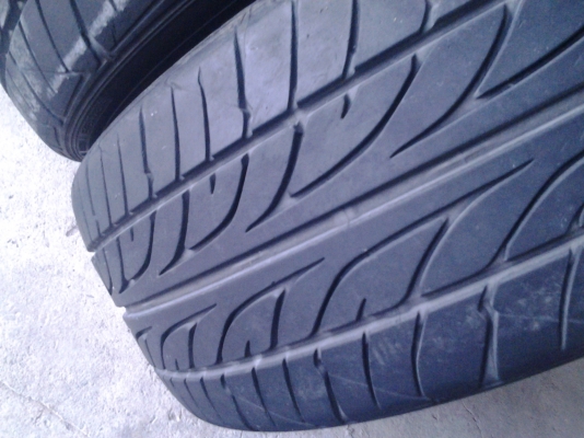 ยาง Dunlop  215/45/17 ปี 12