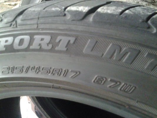 ยาง Dunlop  215/45/17 ปี 12