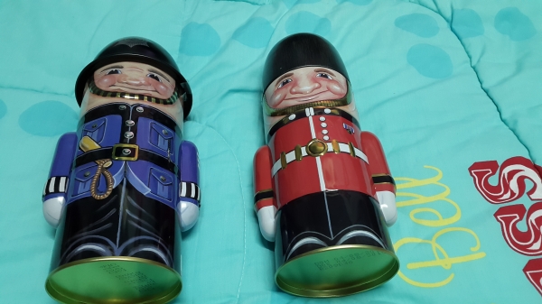 งานสังกะสีที่เก็บของผลิตจากสก๊อตแลนด์ คู่ละ 400 สภาพสวย มาก ๆ ด่วน !!!!