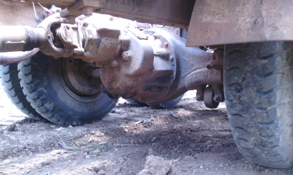 ืNISSAN 10 ล้อ 2 เพลา เทนเลอร์ บรรทุกแบคโฮ