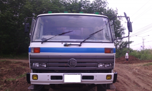 ืNISSAN 10 ล้อ 2 เพลา เทนเลอร์ บรรทุกแบคโฮ