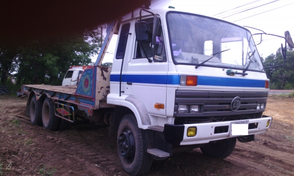 ืNISSAN 10 ล้อ 2 เพลา เทนเลอร์ บรรทุกแบคโฮ