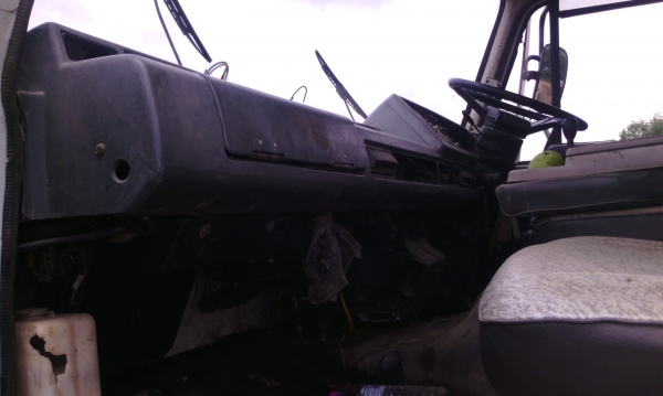 ืNISSAN 10 ล้อ 2 เพลา เทนเลอร์ บรรทุกแบคโฮ