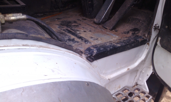 ืNISSAN 10 ล้อ 2 เพลา เทนเลอร์ บรรทุกแบคโฮ