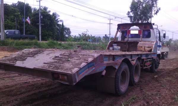 ืNISSAN 10 ล้อ 2 เพลา เทนเลอร์ บรรทุกแบคโฮ