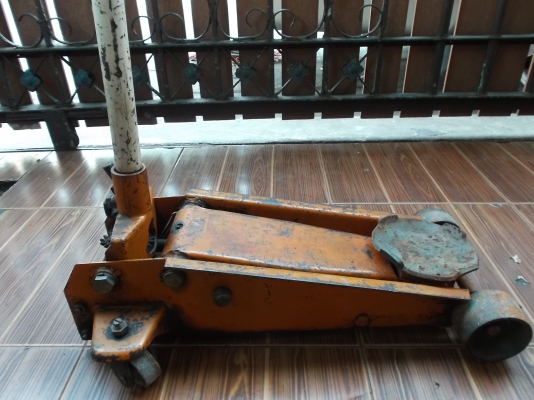 ไอ้เข้ยกรถ 3ตันใฃ้งานได้ปกติ 1800