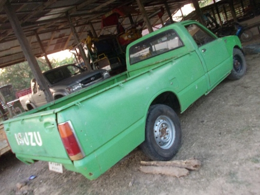 ขายรถกระบะ IZUSU KB 2000 CC สภาพดี 5 เกียร์ เล่ม+ชุดโอน