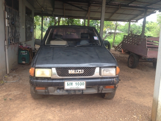 ขายรถกระบะ  isuzu    2.5    ปี  32  สภาพพร้อมใช้  สีต้องเก็บ