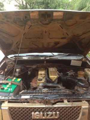 ขายรถกระบะ  isuzu    2.5    ปี  32  สภาพพร้อมใช้  สีต้องเก็บ