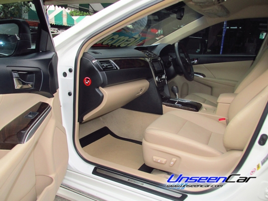 เข้ามาใหม่ๆกับ TOYOTA ปี 2013 รุ่น CAMRY สี ขาว เกียร์ AT รุ่นย่อย HYBRID 2500cc Navigator เครื่องยนต์ เบนซิน ราคา 1099000 บาท โทรสอบถามเพิ่มเติม 092-272-6669 คุณตันหยงค่ะ