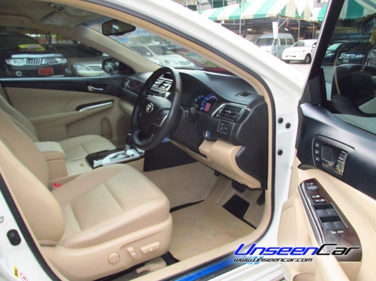 เข้ามาใหม่ๆกับ TOYOTA ปี 2013 รุ่น CAMRY สี ขาว เกียร์ AT รุ่นย่อย HYBRID 2500cc Navigator เครื่องยนต์ เบนซิน ราคา 1099000 บาท โทรสอบถามเพิ่มเติม 092-272-6669 คุณตันหยงค่ะ