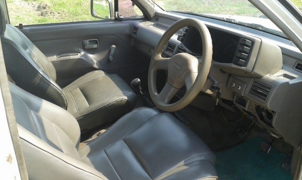 TFR Cab หน้าตาเดิม ห้องเครื่องเดิม สีซีดตามอายุ แต่เครื่องดี พร้อมใช้