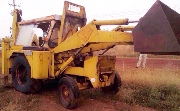 JCB 3C-2 รถตักหน้าขุดหลัง รถสภาพดีเดิมๆพร้อมทำงานได้เลยครับ เครื่องยนต์แรงดีปั๊มเดิมๆทำงานได้เร็วคล่องตัวสุดๆครับ ขับง่ายควบคุมง่าย ตักได้ 1 คิวเต็ม บูมไม่มีปะมีดาม ระบบไฮดรอลิกส์แห้งดีไม่แตกเยิ้ม ช่วงล่างแน่นยางสภาพดีประมาณ 60\% เอกสารสัญญาซื้อขาย ราคาต่อ JCB 3C-2 รถตักหน้าขุดหลัง รถสภาพดีเดิมๆพร้อมทำงานได้เลยครับ เครื่องยนต์แรงดีปั๊มเดิมๆทำงานได้เร็วคล่องตัวสุดๆครับ ขับง่ายควบคุมง่าย ตักได้ 1 คิวเต็ม บูมไม่มีปะมีดาม ระบบไฮดรอลิกส์แห้งดีไม่แตกเยิ้ม ช่วงล่างแน่นยางสภาพดีประมาณ 60\% เอกสารสัญญาซื้อขาย ราคาต่อ