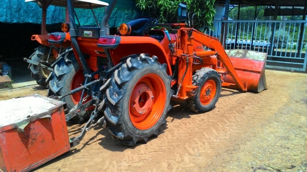 ขายรถไถ KUBOTA  L3008  พร้อมชุดตักบูมยาวยกได้สูง รถใช้งาน383ชม.  ราคา 295,000 อ.แกลง จ.ระยอง สอบถาม 0818618678