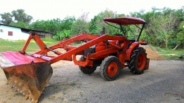 ขายรถไถ KUBOTA  L3008  พร้อมชุดตักบูมยาวยกได้สูง รถใช้งาน383ชม.  ราคา 295,000 อ.แกลง จ.ระยอง สอบถาม 0818618678