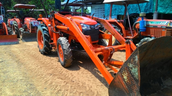 ขายรถไถ KUBOTA  L3008  พร้อมชุดตักบูมยาวยกได้สูง รถใช้งาน383ชม.  ราคา 295,000 อ.แกลง จ.ระยอง สอบถาม 0818618678