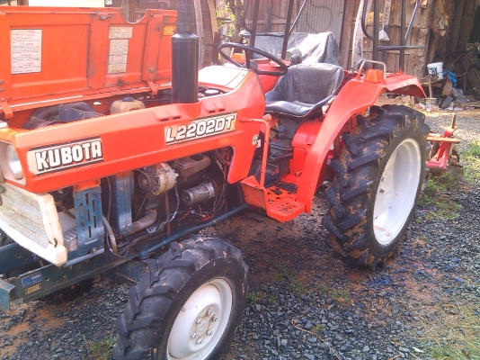 ขายรถไถ2เพลาถูก22แรงถูกใช้ดี เครืองดีเลยครับ ห่างขึ้นลงไม่มีช้าเกียร์ไม่มีหอนเลยครับ