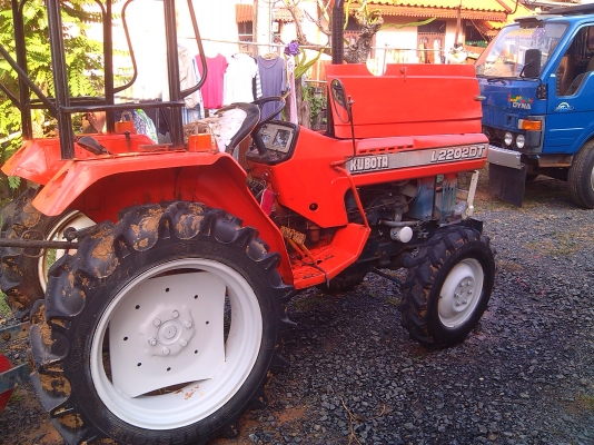 ขายรถไถ2เพลาถูก22แรงถูกใช้ดี เครืองดีเลยครับ ห่างขึ้นลงไม่มีช้าเกียร์ไม่มีหอนเลยครับ