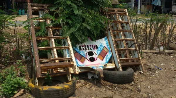 ขาย (10,000฿) บรรไดขึ้นรถเกี่ยว  ยาว3.0เมตร เหล็กรางน้ำ4"