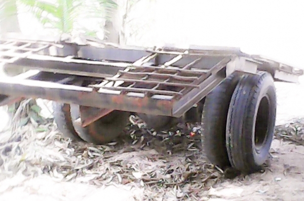 ขายด่วน หางพ่วงขึ้นรถแบ็คโฮร PC 60 สามารถใช้รถหกล้อหรือรถกระบะลากได้เลยครับ ชุดเฟืองท้ายของรถบรรทุกหกล้อ ISUZU KS สภาพดีมากครับพร้อมใช้งานได้เลย ยางสภาพดี 4 เส้นประมาณ 60\% ราคาต่อรองได้ครับ