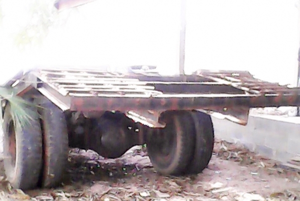 ขายด่วน หางพ่วงขึ้นรถแบ็คโฮร PC 60 สามารถใช้รถหกล้อหรือรถกระบะลากได้เลยครับ ชุดเฟืองท้ายของรถบรรทุกหกล้อ ISUZU KS สภาพดีมากครับพร้อมใช้งานได้เลย ยางสภาพดี 4 เส้นประมาณ 60\% ราคาต่อรองได้ครับ