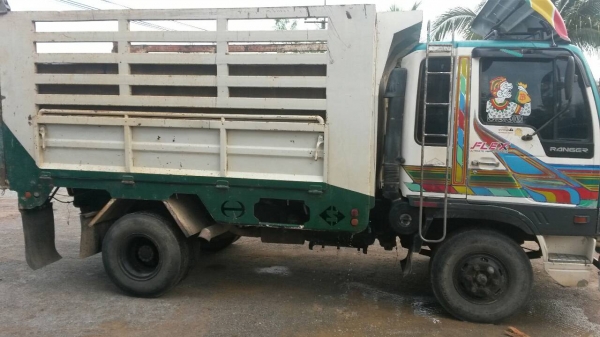 6ล้อดั้ม HINO เครื่องHO7D-195แรงม้ายางเรเดียล รถประกอบ สวยมาก