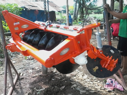 ขายผานพวน6x26เหมือนใหม่ตราช้างใบเต็มใหม่ทั้งชุดสำหรับรถ47-50-55-60-70แรง ขายผานพวน6x26เหมือนใหม่ตราช้างใบเต็มใหม่ทั้งชุดสำหรับรถ47-50-55-60-70แรง