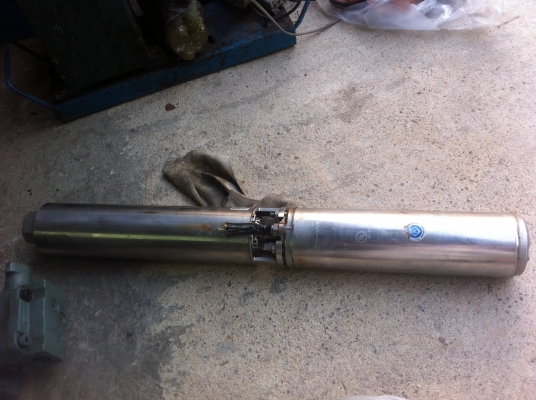 ปั๊มน้ำบาดาล มอเตอร์ของ FRANKLIN ELECTRIC ขนาด 1.5 แรงม้า ปั๊มยี่ห้อ  เฮอร์ริเคน (HURRICANE)