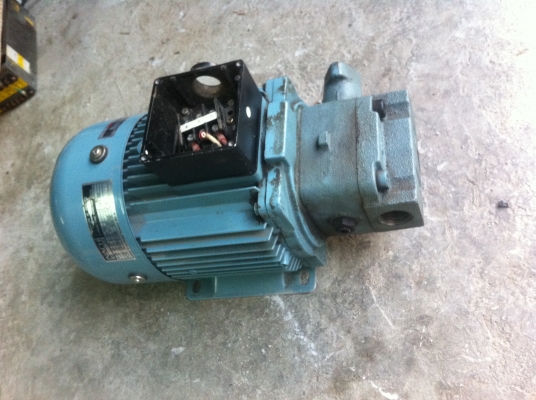 มอเตอร์ปั๊มไฮโดรลิก NACHI ขนาด 2 แรงม้า 220 V. สามเฟสต่อใข้ไฟบ้านเราได้