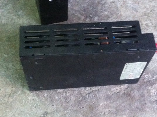 หม้อแปลงไฟสวิทช์ชิ่งยี่ห้อ DHM  ขนาดOUTPUT มีตั้งแต่ 15 V. 4 A. แบ่งให้ข่องละ 2 A.