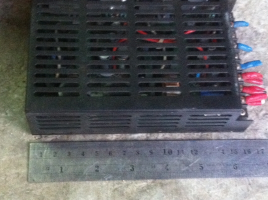 หม้อแปลงไฟสวิทช์ชิ่งยี่ห้อ DHM  ขนาดOUTPUT มีตั้งแต่ 15 V. 4 A. แบ่งให้ข่องละ 2 A.