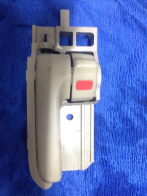 มือเปิดประตูด้านในข้างซ้าย land toyota cruiser vx100