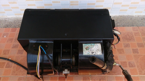 ขายตู้อร์แขวนหน้าปรับได้แบบสามช่อง 1250 บาท