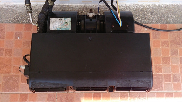 ขายตู้อร์แขวนหน้าปรับได้แบบสามช่อง 1250 บาท