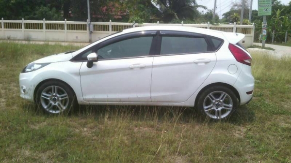 Ford Fiesta ปี13 ออโต้ ตัวTOP Ford Fiesta ปี13 ออโต้ ตัวTOP