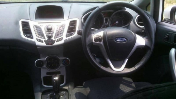 Ford Fiesta ปี13 ออโต้ ตัวTOP Ford Fiesta ปี13 ออโต้ ตัวTOP