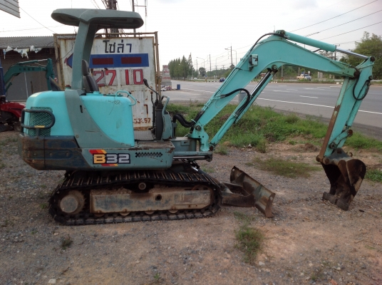 ขายรถแบคโฮ ยี่ห้อ YANMAR รุ่น B32 ขายรถแบคโฮ ยี่ห้อ YANMAR รุ่น B32