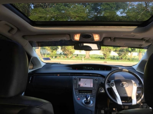 Toyota Prius ปี13   ตัวTOPสุด    ซันรูฟ  จอเน  กล้องหลัง