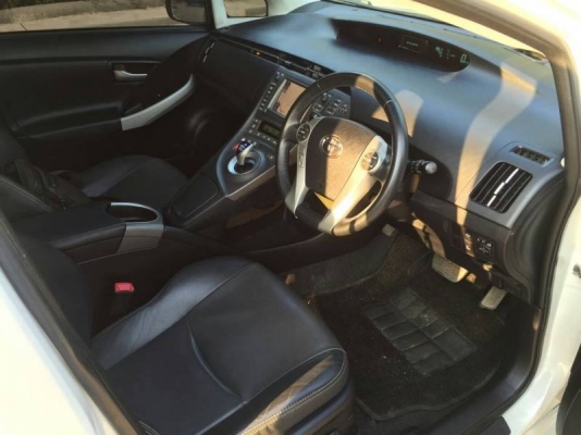 Toyota Prius ปี13   ตัวTOPสุด    ซันรูฟ  จอเน  กล้องหลัง