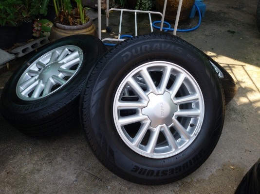 ขายล้อ isuzu ขอบ16 6รูพร้อมยางชุดละ11500