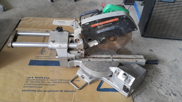 เครื่องตัดมือสองญี่ปุ่น  มือสองนำเข้าจากญี่ปุ่น โกดังตั้งอยู่ที่.... ซอยแบริ่ง 66 แยก 5 (ซอยสุขุมวิท 107)  ถนน ศรีนครินทร์  ต.สำโรงเหนือ อ.เมืองสมุทรปราการ จ.สมุทรปราการ   เปิดวันจันทร์ - วันเสาร์  เวลา 9:30 - 17:30 น. หยุดทุกวันอาทิตย์