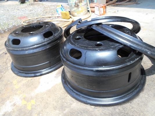 กะทะขอบ 16 ยาง 825 ชื่อมาไม่ใด้ใช้รถขายไปแล้วครับขายล้อละ1000 บาท