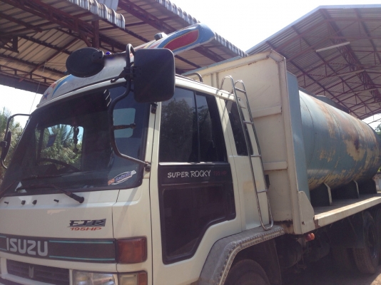 รถอีซุซุ 10 ล้อ  บรรทุกน้ำ  FVM 175  แรงม้า  สนใจติดต่อ 081 - 6079515