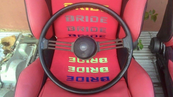 (เลียครู) พวงมาลัยติดรถ -Ford Courier (เลียครู)