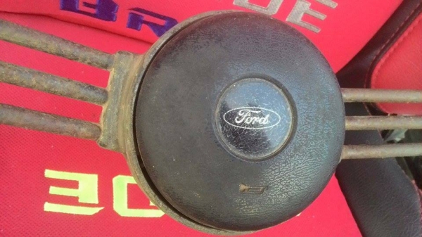 (เลียครู) พวงมาลัยติดรถ -Ford Courier (เลียครู)