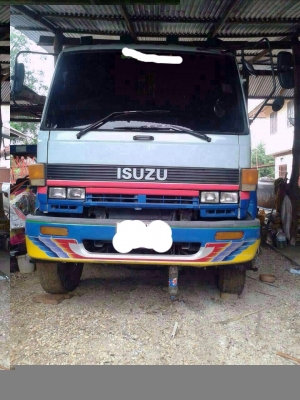 ขาย ISUZU 240 สภาพสวยพร้อมใช้ ราคาต่อรองได้ ติดต่อได้ที่คุณ อ๊อฟ พิจิตร 086-737-9991